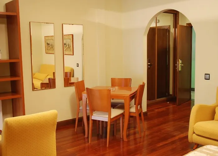 Los 5 Pinos
